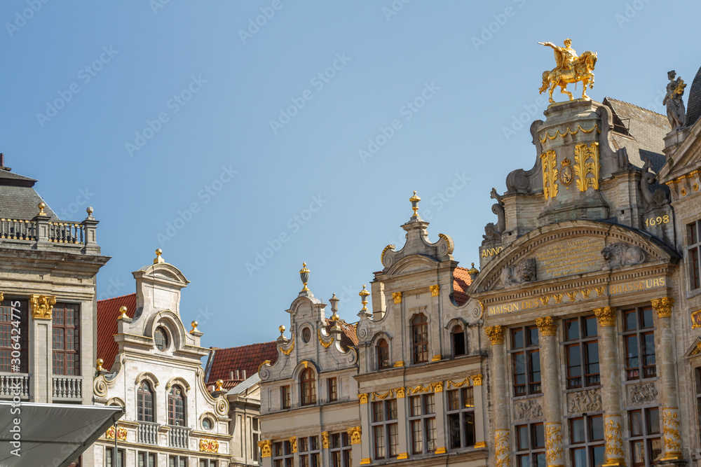 Fototapeta premium Details of the ancient buildings at the Grand Place (Brussels)