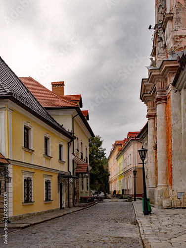 Straße in der Altstadt von Kamianets-Podilskyi in der Ukraine 