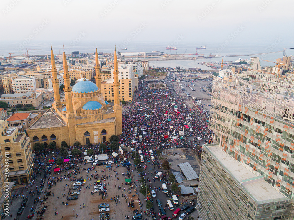 Obraz premium Beirut, Lebanon 2019 : drone shot of Martyr square, showing protesters during the Lebanese revolution, along with the city skyline
