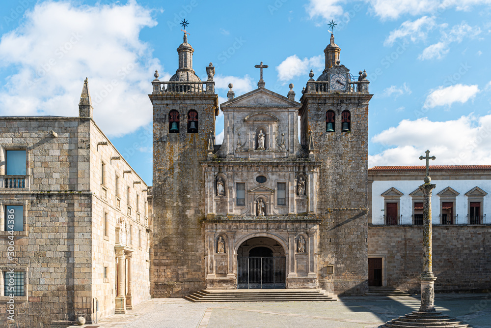 View at the Cathedral and Cloister building in Viseu. The origins of the city of Viseu date back to the Celtic period. - obrazy, fototapety, plakaty 