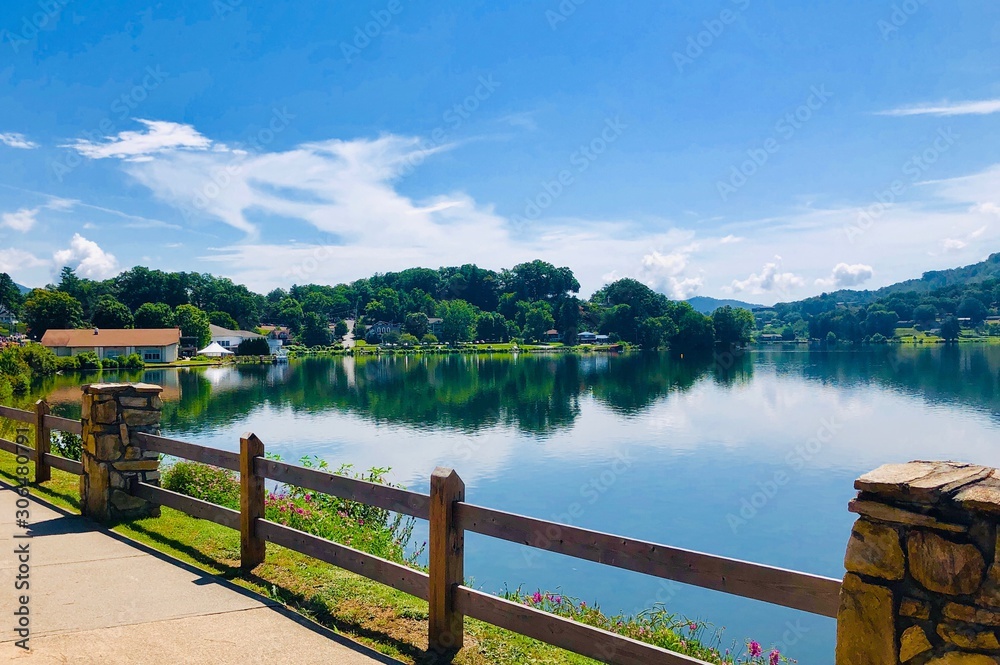 Fototapeta premium Lakeside resort
