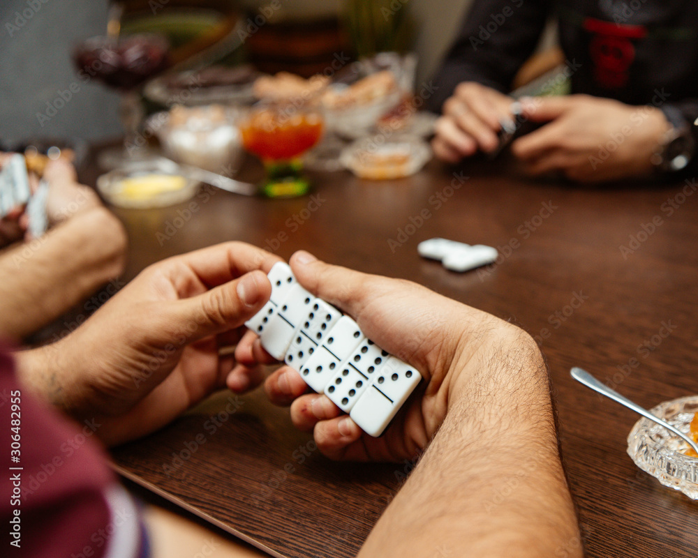 Fototapeta premium man playing dominoes at the tea house