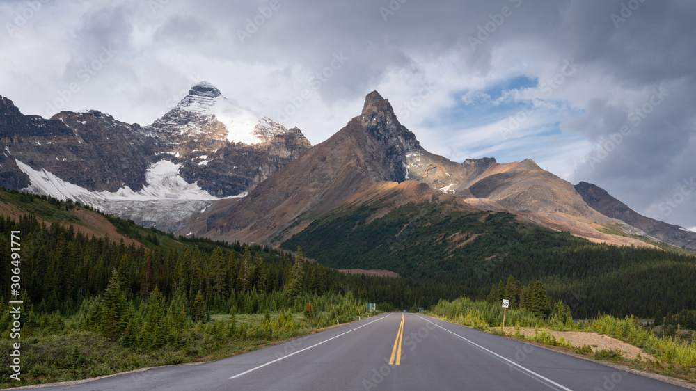 Naklejka premium Icefield Parkway, Jasper National Park, Alberta, Canada