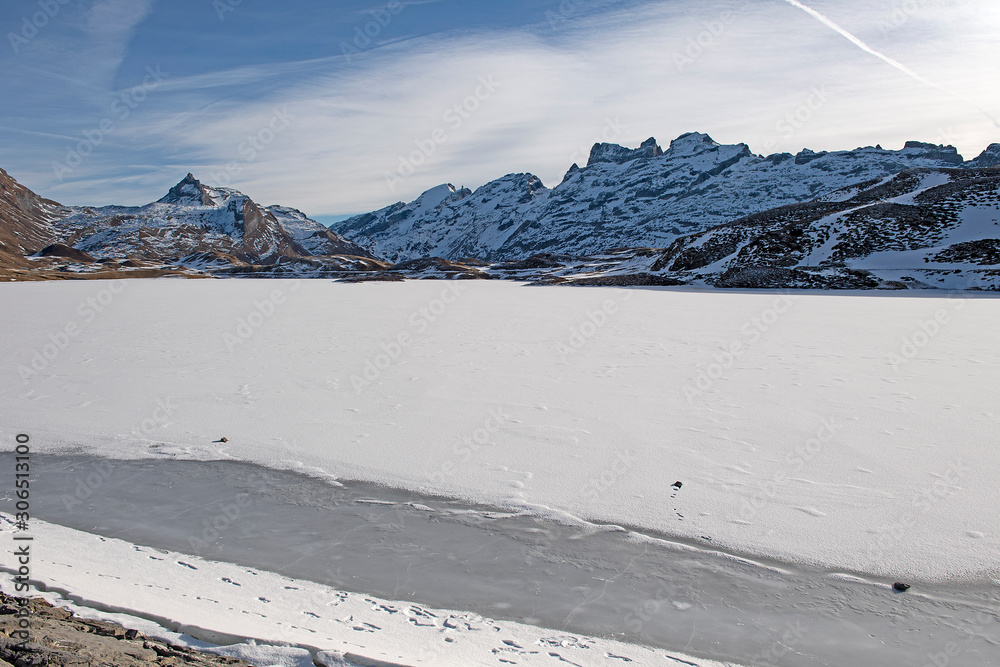Schneelandschaft von Melchsee-Frutt, Obwalden, Schweiz Schneelandschaft von Melchsee-Frutt, Obwalden, Schweiz