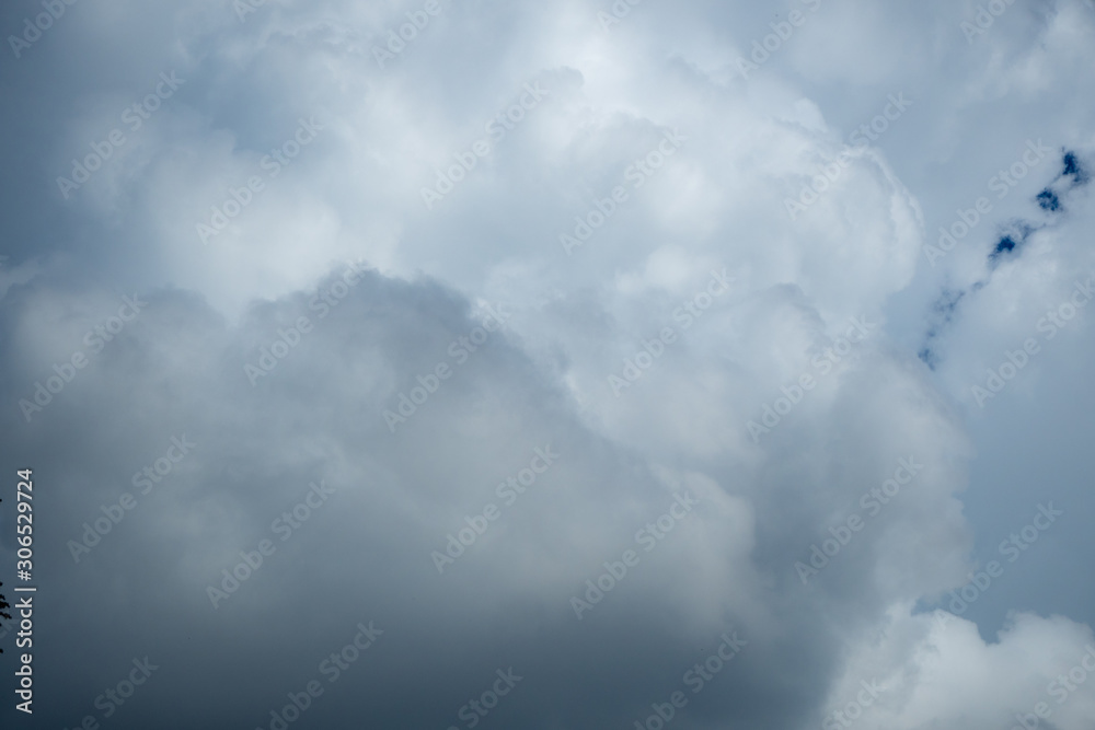 Obraz premium Dark cloudy sky for background , wallpaper and copy space