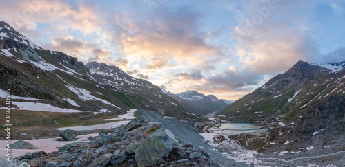 Coucher de soleil sur le lalc de Moiry  photo