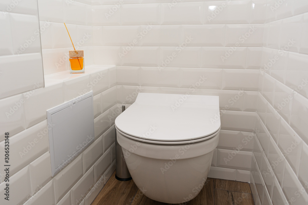 Aroma diffuser in toilet