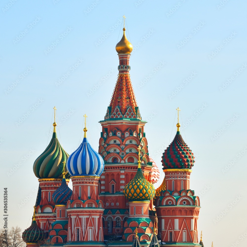 View of Saint Basil's Cathedral in Moscow, Russia. Famous colourful church. - obrazy, fototapety, plakaty 