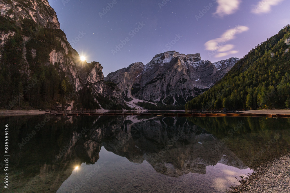 Fototapeta premium Lake di Braies: sunset and night!