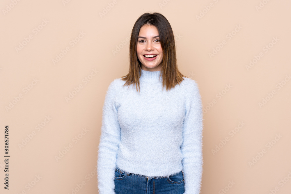 Obraz premium Young woman over isolated background with surprise facial expression