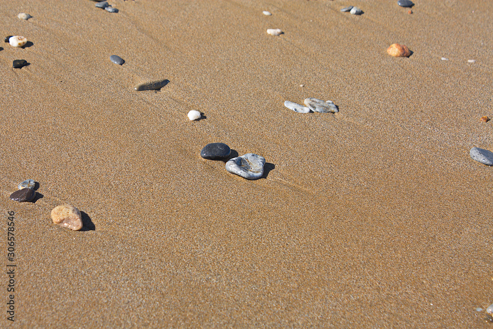 Nasse Kieselsteine am Strand von Kreta im Sommer. Nasse Kieselsteine am Strand von Kreta im Sommer.