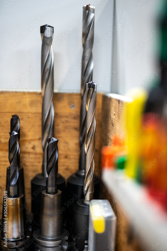 Naklejka premium Bohrer & Werkzeug in verschiedenen Größen 