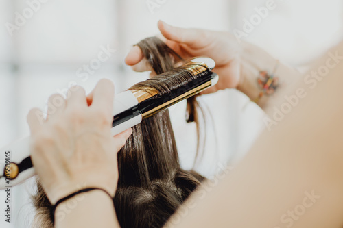 Plakat Lisser ses cheveux