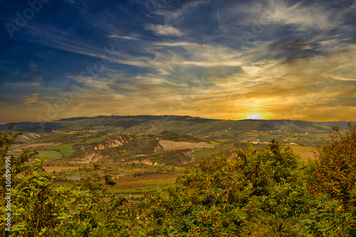 2019-11-02 EARLY FALL SUNSET IN TUSCANY ITALY.