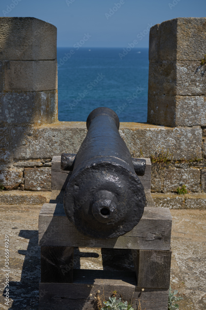 18-07-23 Saint Malo, France - cannon to defend the walls 18-07-23 Saint Malo, France - cannon to defend the walls