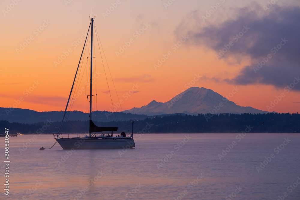 Fototapeta premium Boat and Mt Rainier at sunrise