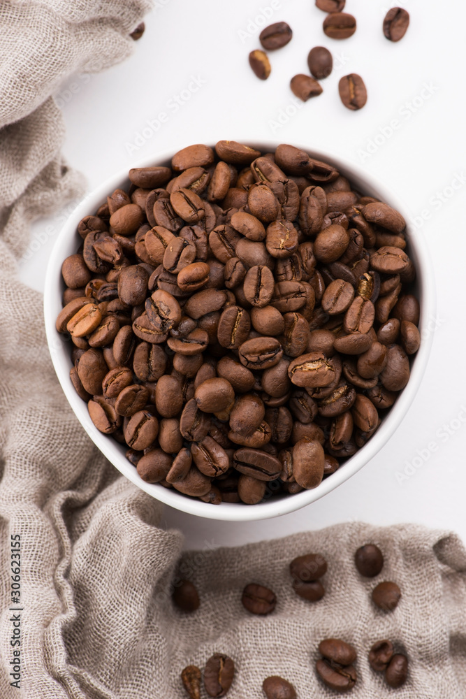 Fototapeta premium Bowl of caffee beans on a white background