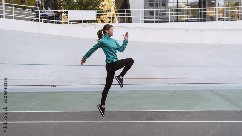 Φωτογραφία Young adult girl  running on sport training in city