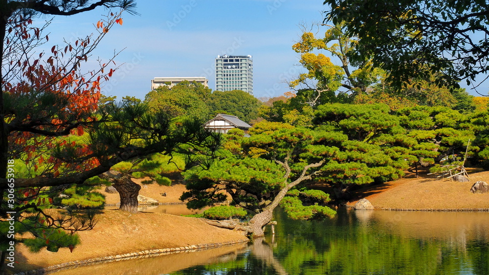 紅葉の栗林公園北湖１ Stock Photo Adobe Stock