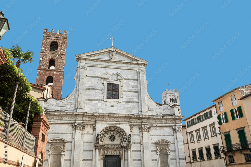 The Church of Santi Giovanni e Reparata, with its adjacent Baptistery, was built in the 4th century as the cathedral of Lucca, maintaining that role until the 8th century.