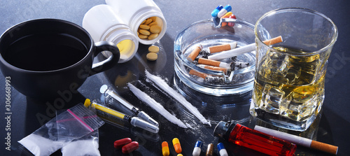 Konstfotografi Addictive substances, including alcohol, cigarettes and drugs