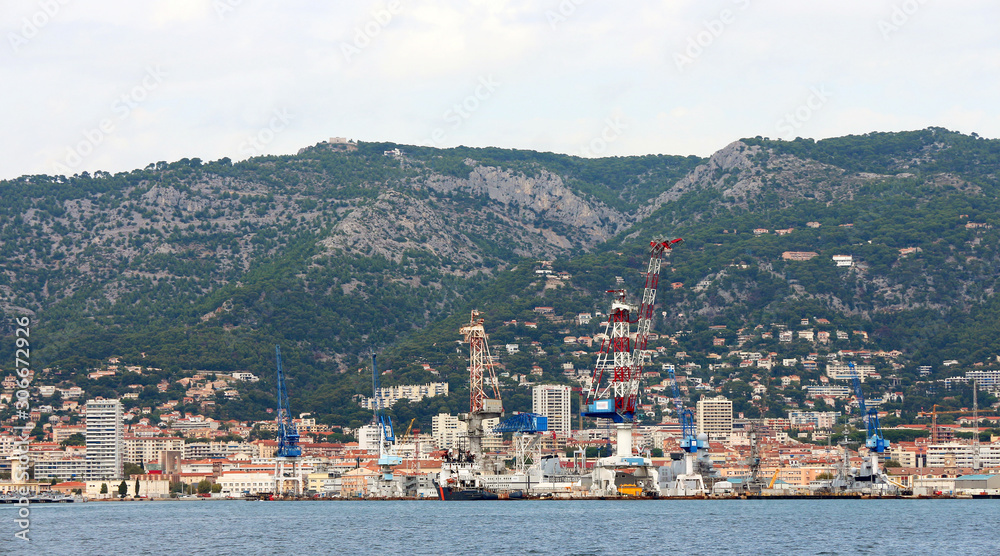 big cranes - Toulon harbor