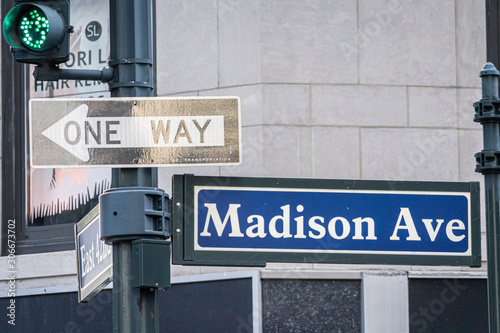 Foto Street sign of Madison avenue in New York City, USA