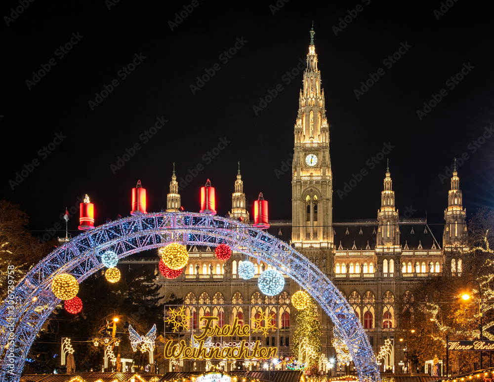 Fototapeta premium Christmas market at Rathaus in Wien, Austria