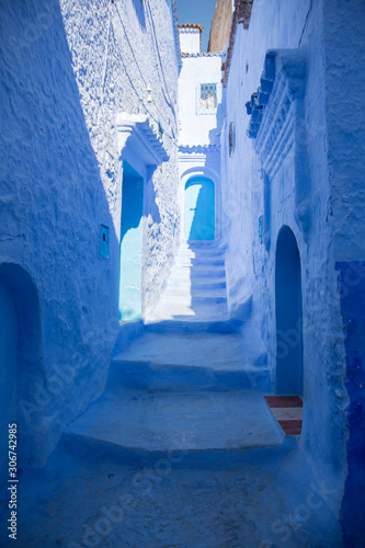 Stairs in an alley of Chefchaouen, Morocco © urdialex