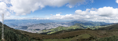 Panorama de Quito depuis le volcan Pichincha, Équateur