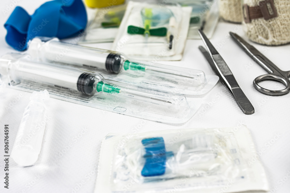 Basic nursing kit for medical assistance in an emergency or emergency, with vials, scissors and tweezers, gauze, compressor, syringe, adhesive tape and disinfectants. Basic nursing kit for medical assistance in an emergency or emergency, with vials, scissors and tweezers, gauze, compressor, syringe, adhesive tape and disinfectants.
