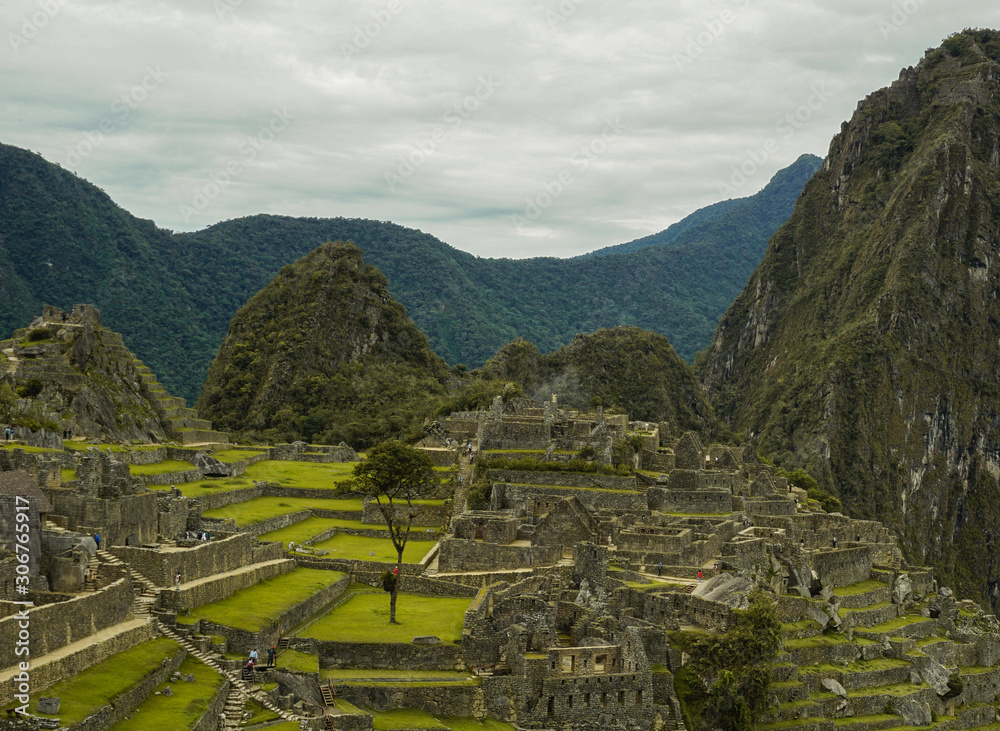 Fototapeta premium Famous ruins of Machu Picchu, Cusco Peru