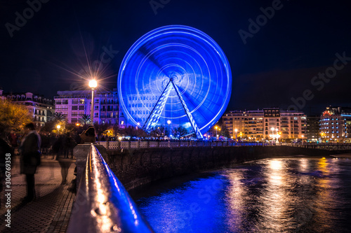 San Sebastian, Gipuzkoa / Spain »; December 1, 2019: Long exposure at the Christmas Ferris Wheel in the winged city of San Sebatián de La Concha