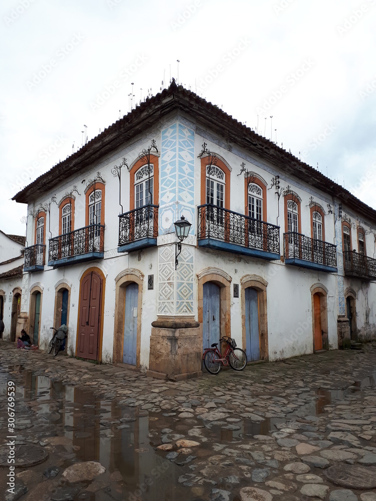 Fototapeta premium old colonial house