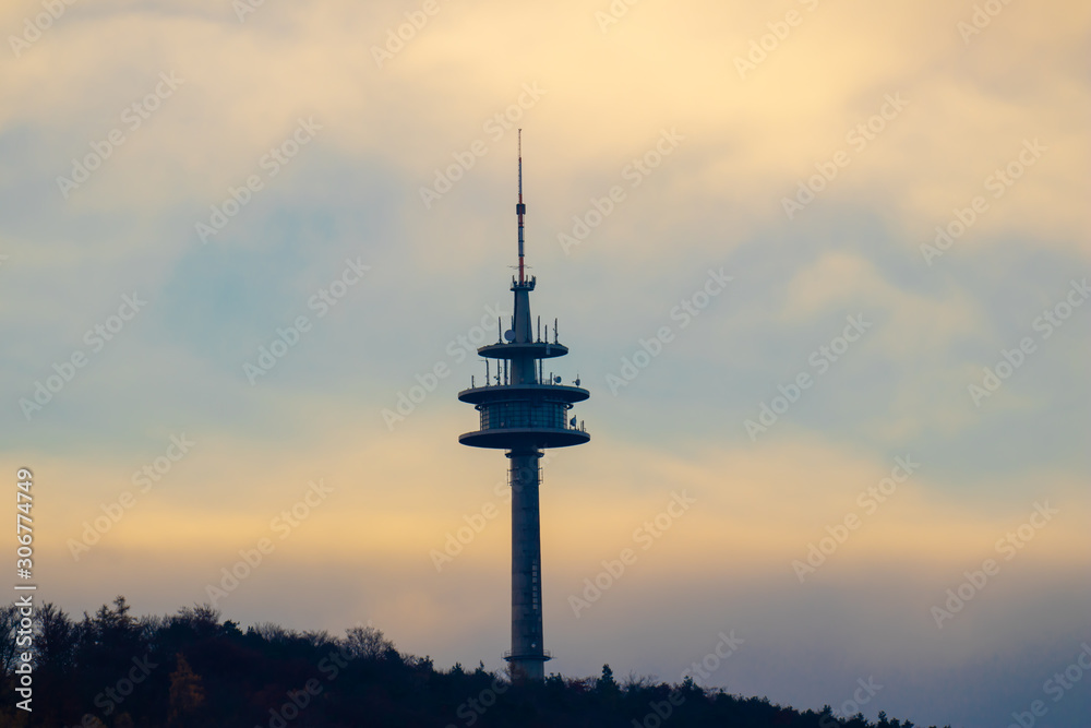 Obraz premium Fernsehmeldeturm Kaiserlsautern