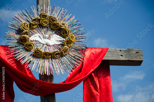 Billede på lærred Cross decorated with holy spirit dove on party day of the divine