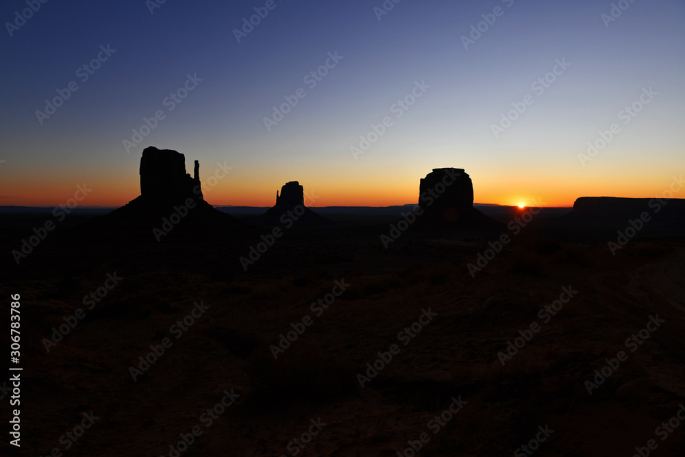 Fototapeta premium The desert landscape of Monument Valley, Navajo Tribal Park in the southwest USA in Arizona and Utah, America