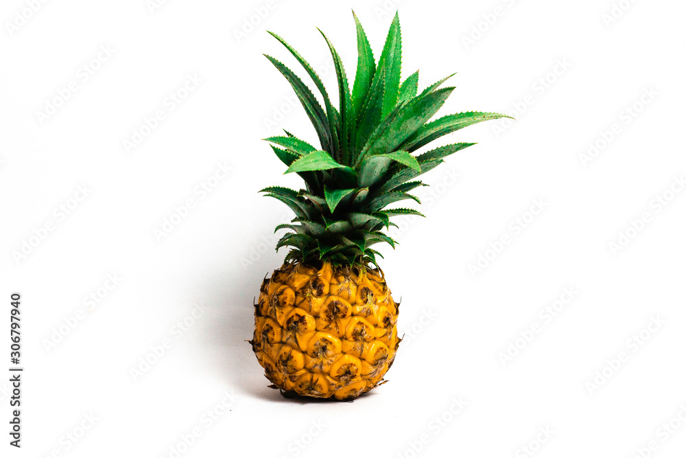 Fototapeta premium pineapple isolated on a white background