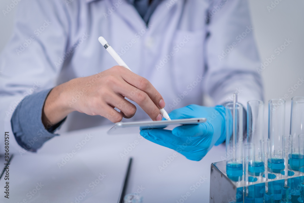Doctors use tablets to analyze treatment outcomes and study medical science. Doctors use tablets to analyze treatment outcomes and study medical science.