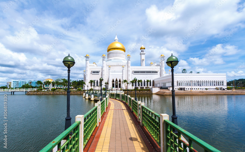 Fototapeta premium Sultan Omar Ali Saifuddien Mosque Bandar Seri Begawan, Brunei