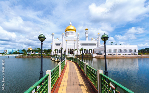 Sultan Omar Ali Saifuddien Mosque Bandar Seri Begawan, Brunei photo