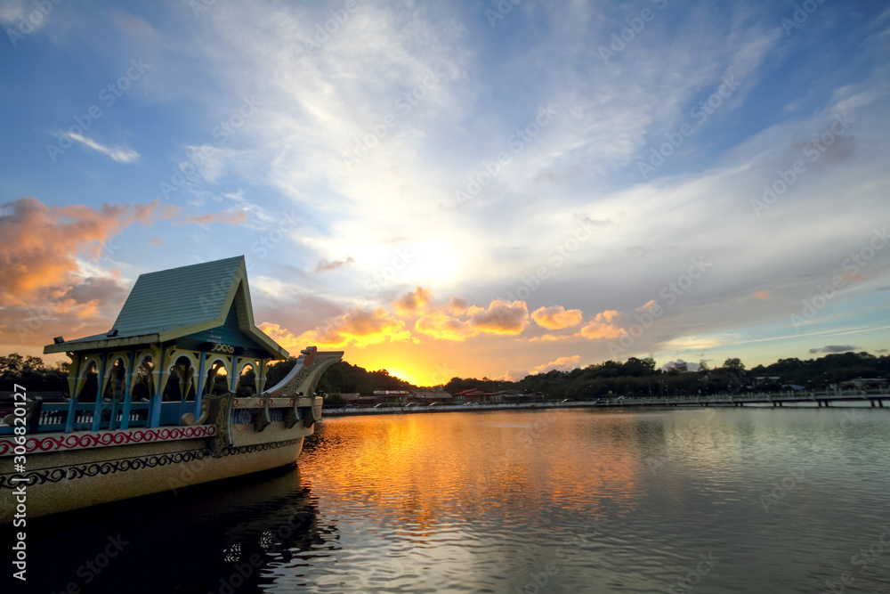 Fototapeta premium Stone Boat at the Sultan Omar Ali Saifuddien Mosque Bandar Seri Begawan Brunei Iconic Mosque