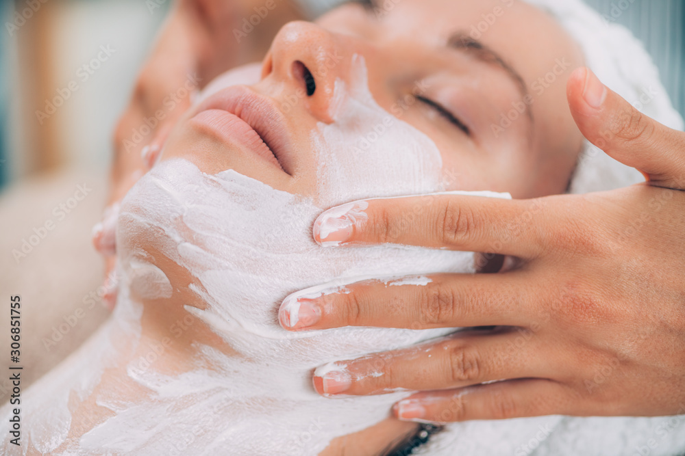 Rejuvenating Cosmetic Face Mask Rejuvenating Cosmetic Face Mask