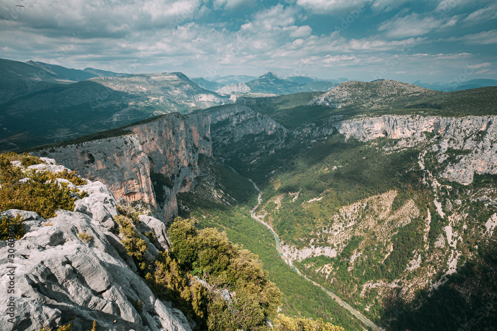Fototapeta premium Gorges Du Verdo. Beautiful amazing landscape of the Gorges Du Verdon in south-eastern France. Provence-Alpes-Cote d'Azur