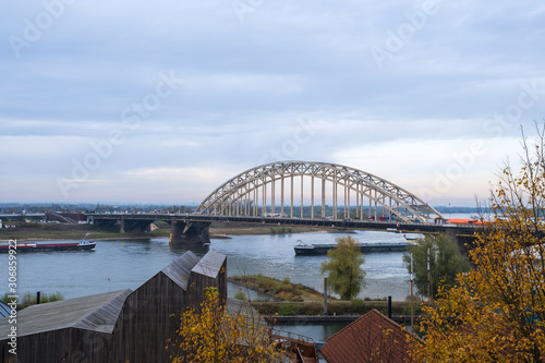 Brücke über die Waal in Nijmegen/Niederlande © fotografci