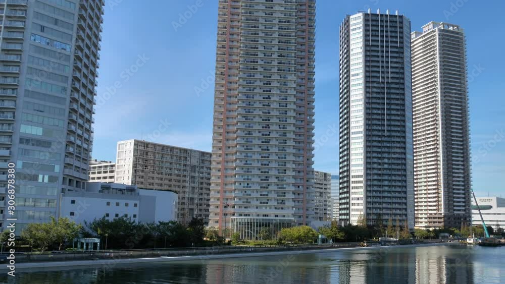 4873_A_tall_high_skyscraper_in_the_city_of_Tokyo.mov 4873_A_tall_high_skyscraper_in_the_city_of_Tokyo.mov