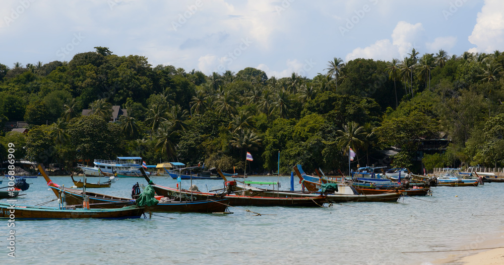 Obraz premium Fishing boat on sea in Phuket