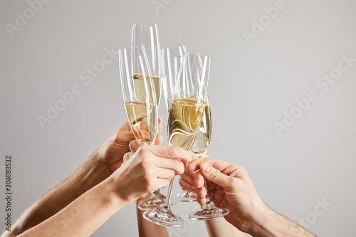 Fotografi cropped view of men and women toasting champagne glasses with fresh sparkling wi
