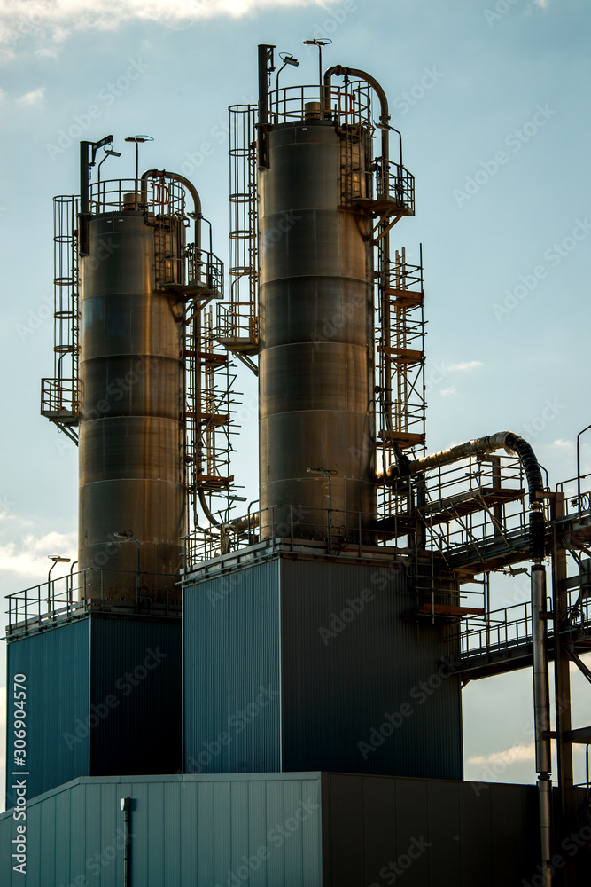 Obraz premium oil and gas processing facilities and pipes _