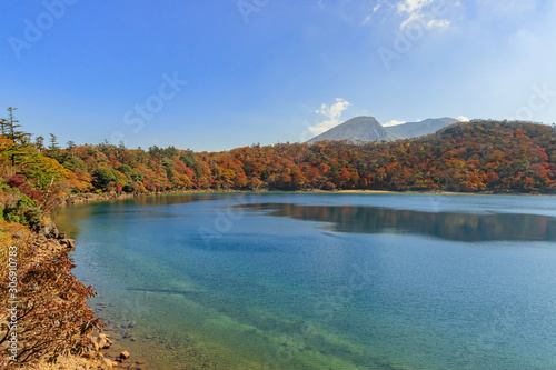 秋のえびの高原 六観音御池と韓国岳 宮崎県えびの市 Ebino plateau Rokkannonmi pond and Mt,Kankokudake autumn Miyazaki Ebino city